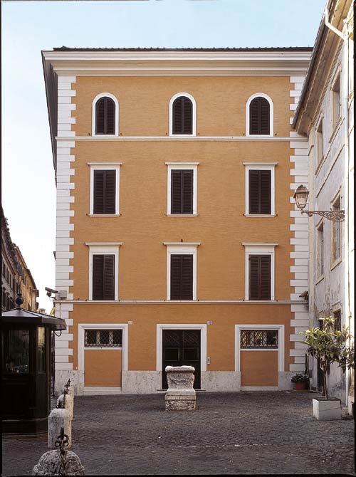 L'attuale ingresso in piazza Campo Marzio